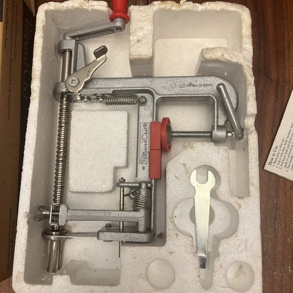 PAMPERED CHEF 2430 Apple Peeler, Corer, Slicer Pre-owned